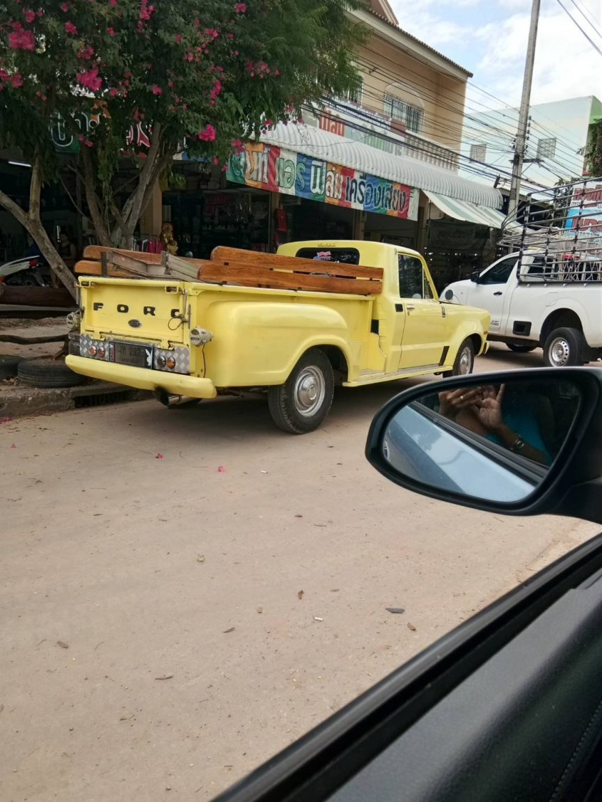Ford Pick Up 2.jpg