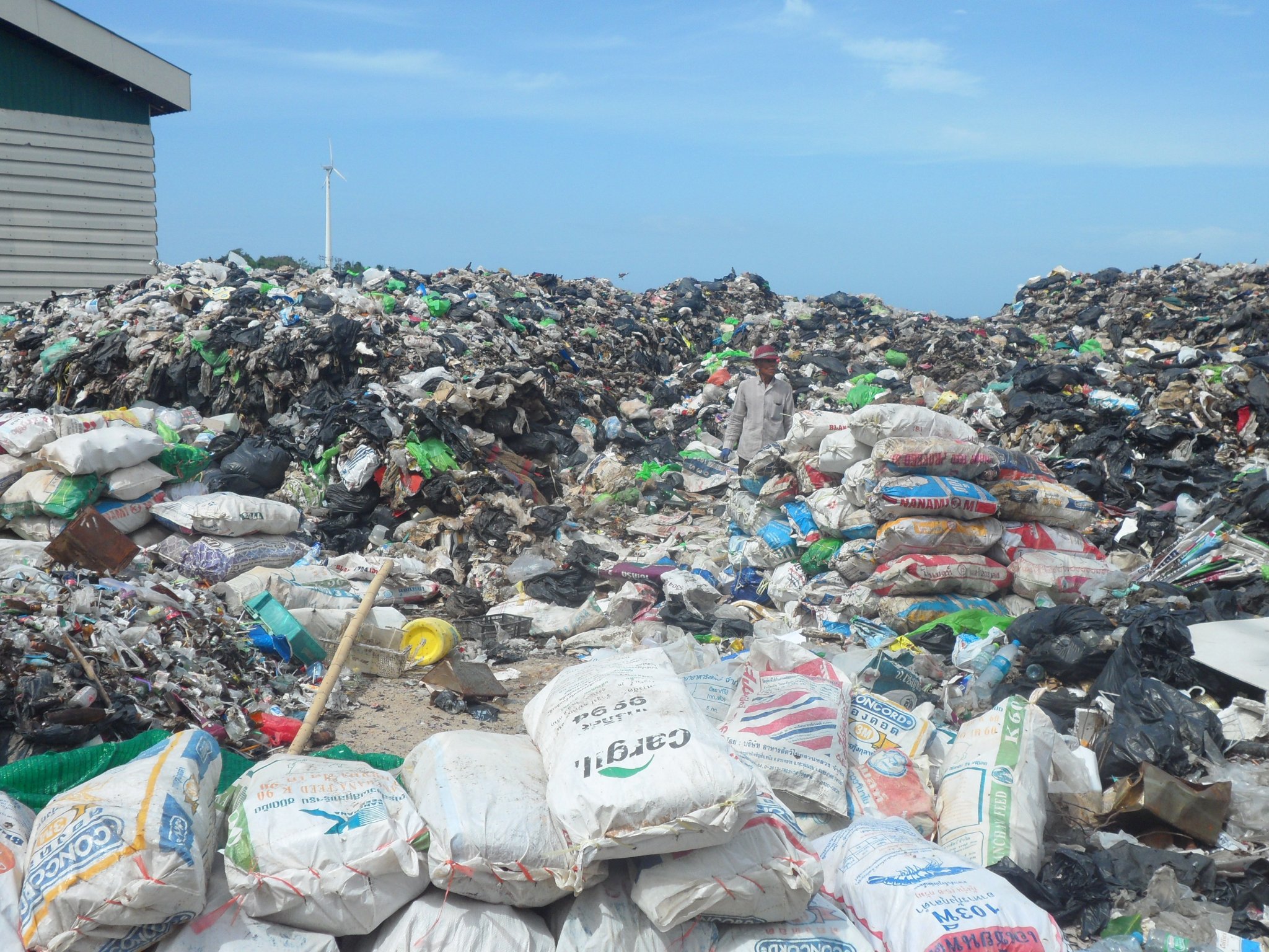 Koh_Tao_Island,_Landfill_site.JPG