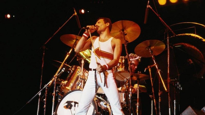 freddiemercury2411b.jpg
