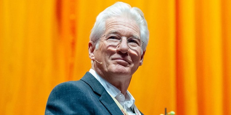 landscape-1537179645-richard-gere.jpg