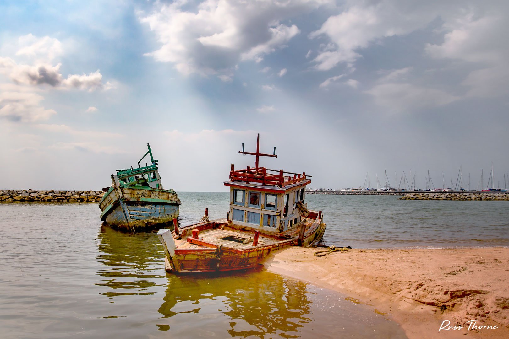 2018-07-29-baan-amphur-thai-fishing-boats-cropped-IMG_6766.jpg.e2c82989ef693b8516ce3d38ea401c8e.jpg