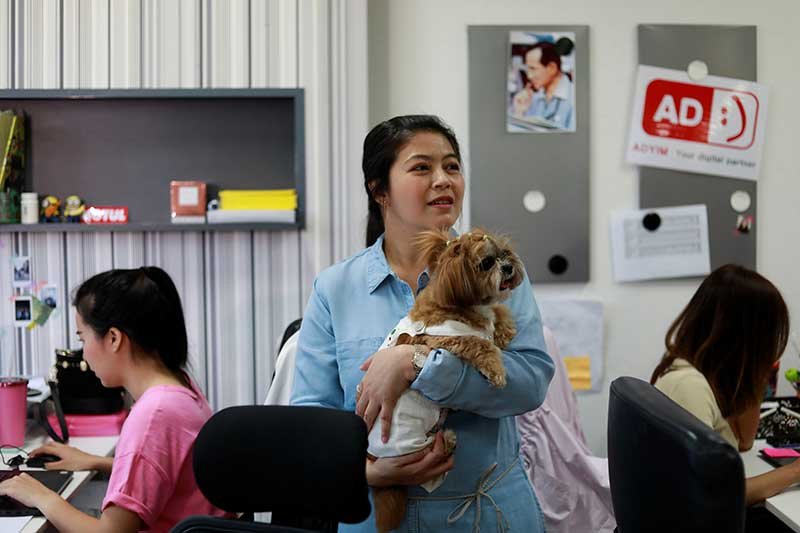 2018-10-02T040926Z_1_LYNXNPEE91081_RTROPTP_4_THAILAND-OFFICEDOGS.JPG