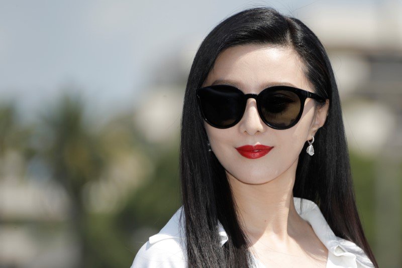 2018-10-03T025831Z_1_LYNXNPEE9204E_RTROPTP_3_PEOPLE-FAN-BINGBING-TAX.JPG