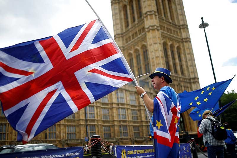2018-10-08T153921Z_2_LYNXNPEE970KL_RTROPTP_4_BRITAIN-MARKETS-REGULATION.JPG