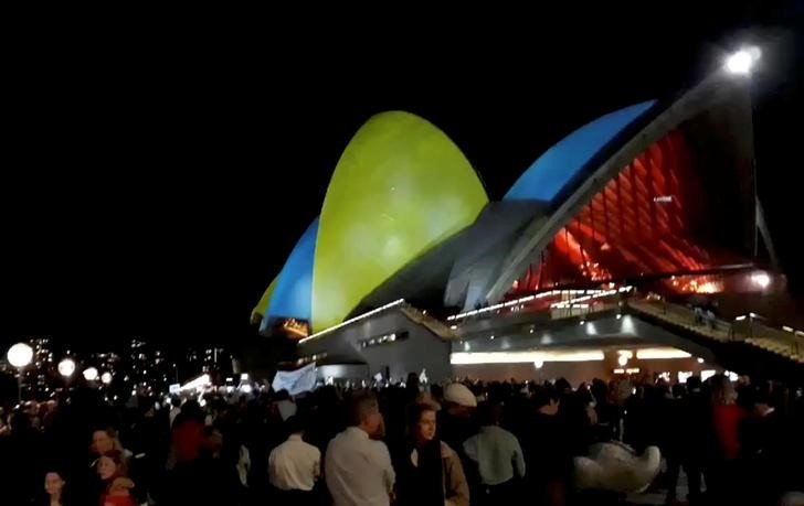 2018-10-09T100322Z_1_LYNXNPEE980MY_RTROPTP_3_AUSTRALIA-OPERAHOUSE-PROTEST.JPG
