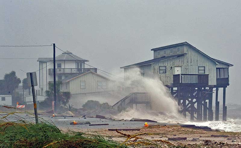 2018-10-10T190621Z_1_LYNXNPEE991P9_RTROPTP_4_STORM-MICHAEL.JPG