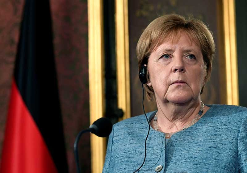 2018-10-11T212210Z_1_LYNXNPEE9A21T_RTROPTP_4_NETHERLANDS-GERMANY-MERKEL.JPG