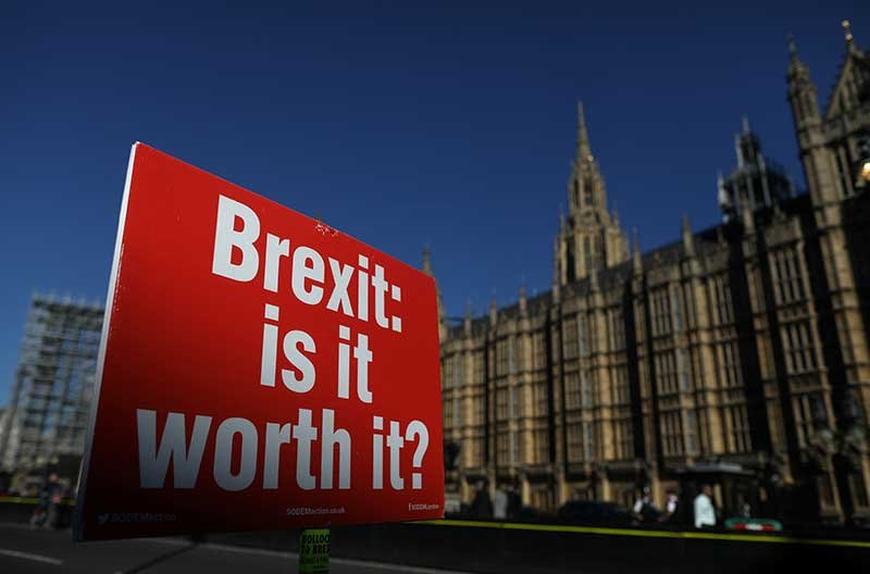2018-10-16T033342Z_1_LYNXNPEE9F07Q_RTROPTP_4_BRITAIN-EU.JPG
