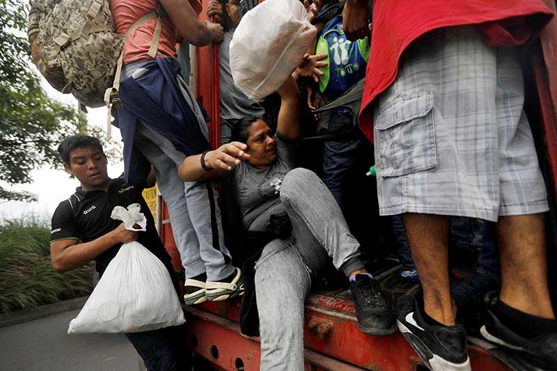 2018-10-18T214449Z_1_LYNXNPEE9H21J_RTROPTP_4_USA-IMMIGRATION-CARAVAN.JPG