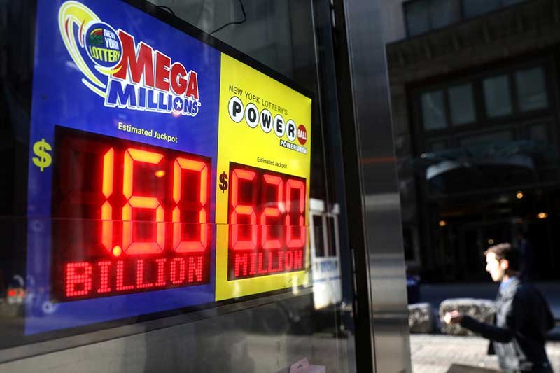 2018-10-24T215715Z_1_LYNXNPEE9N26F_RTROPTP_4_USA-LOTTERY.JPG