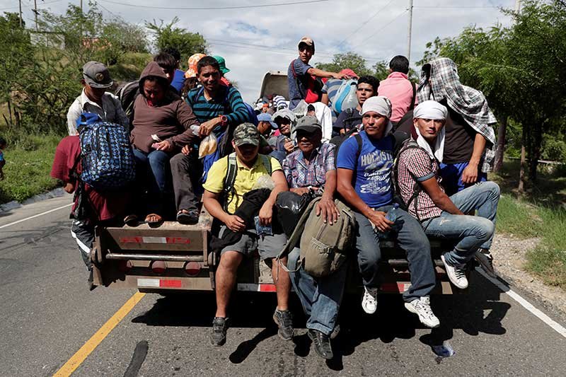 2018-10-24T221653Z_1_LYNXNPEE9N26X_RTROPTP_4_USA-IMMIGRATION-CARAVAN.JPG