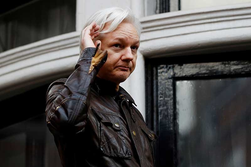 2018-10-26T013212Z_1_LYNXNPEE9P02G_RTROPTP_4_ECUADOR-ASSANGE.JPG
