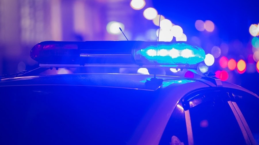 41295582-generic-police-lights-night.jpg