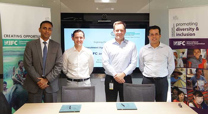 Photo1_-IFC_Signing_Roojai_VK_NF_PdB_FL.jpg