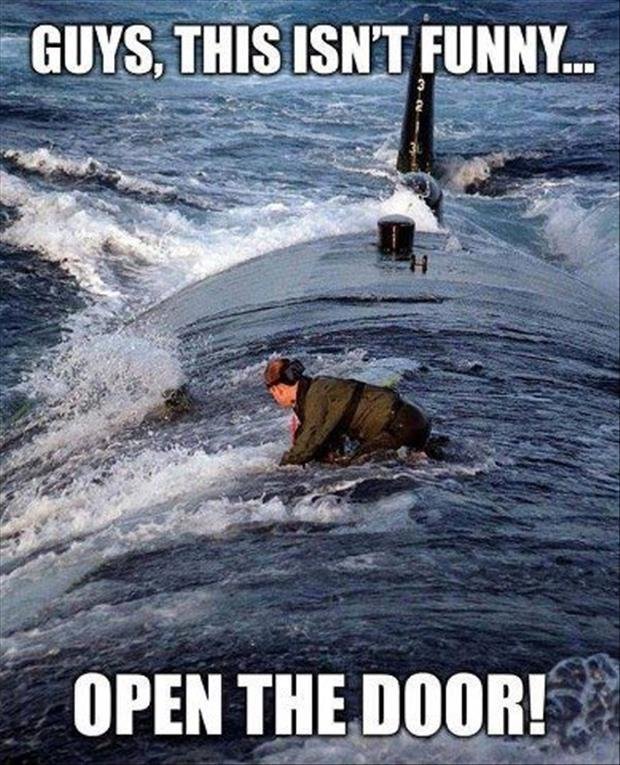 funny-submarine-pictures.jpg.a8f1d714382169cdd3eca25723705e53.jpg