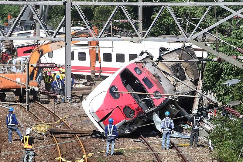 2018-11-02T031629Z_2_LYNXNPEEA104O_RTROPTP_4_TAIWAN-ACCIDENT.JPG