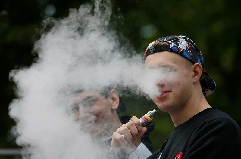 2018-11-05T201247Z_1_LYNXNPEEA41H8_RTROPTP_4_GLOBAL-SMOKING.JPG