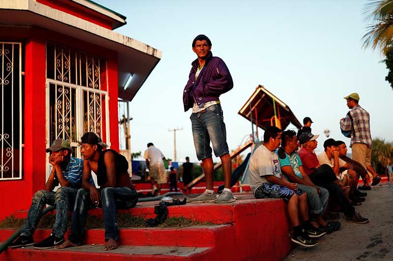 2018-11-06T233703Z_1_LYNXNPEEA51QZ_RTROPTP_4_USA-IMMIGRATION-CARAVAN.JPG