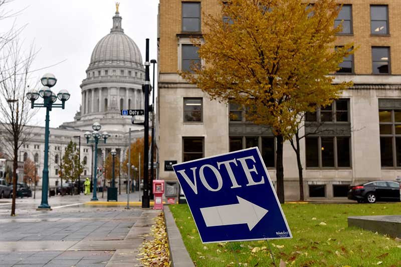 2018-11-07T050156Z_1_LYNXNPEEA609R_RTROPTP_4_USA-ELECTION-VOTING.JPG