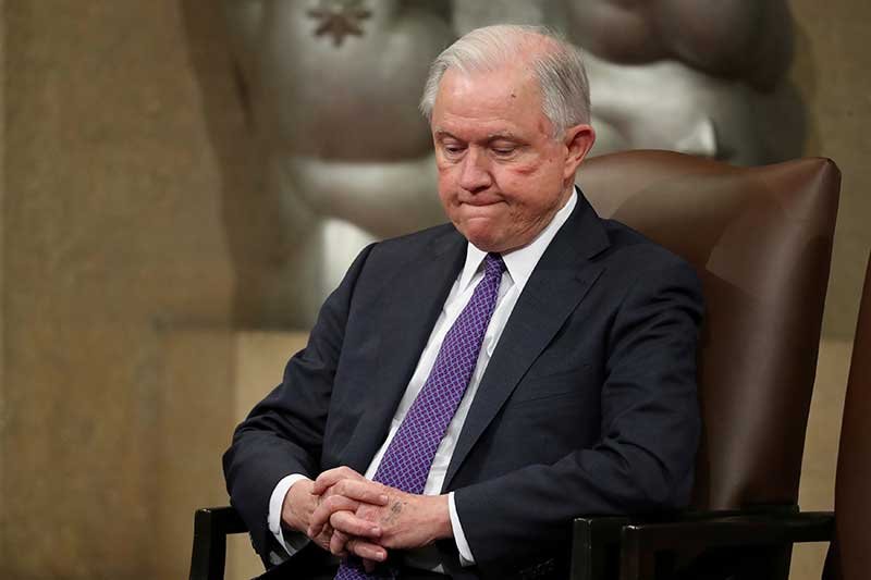2018-11-07T201612Z_1_LYNXNPEEA61RE_RTROPTP_4_USA-TRUMP-SESSIONS.JPG
