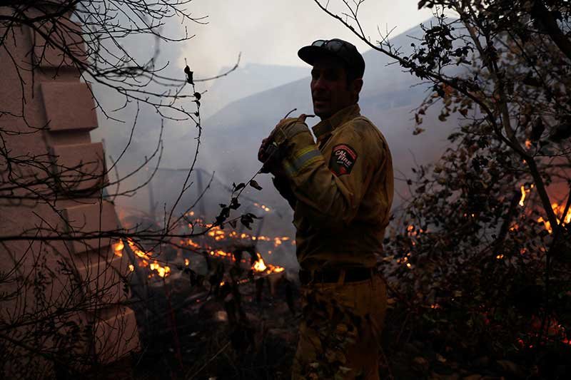 2018-11-09T020537Z_1_LYNXNPEEA803X_RTROPTP_4_CALIFORNIA-WILDFIRES.JPG