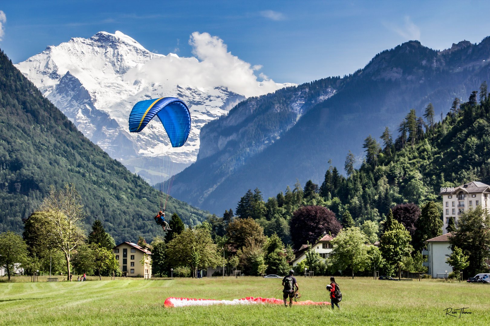 2018-11-10-paragliding-in-interlaken-switzerland-IMG_0241.jpg.4eb3c3f9b3a6bd622b2105473171108c.jpg