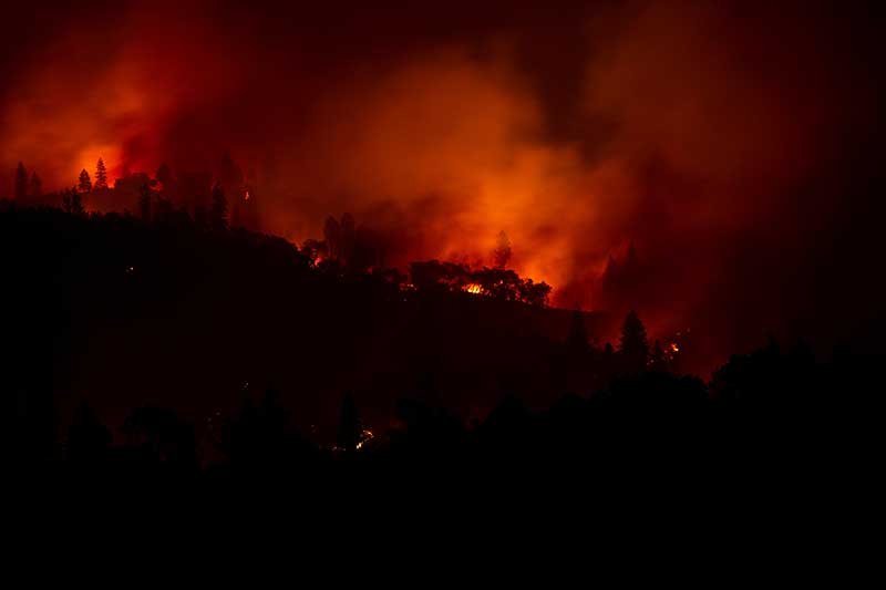 2018-11-11T101928Z_1_LYNXNPEEAA0EL_RTROPTP_4_CALIFORNIA-WILDFIRES.JPG