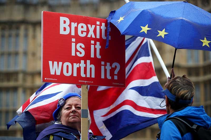 2018-11-13T172816Z_2_LYNXNPEEAC173_RTROPTP_4_BRITAIN-EU.JPG