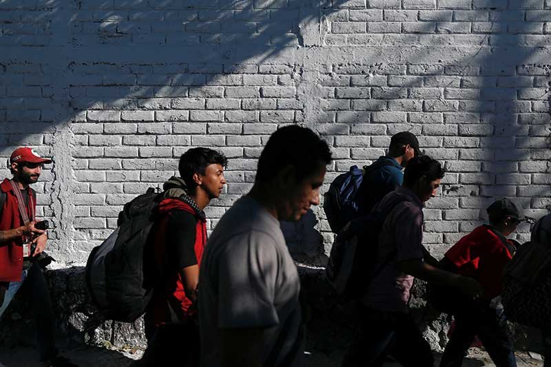 2018-11-18T183235Z_1_LYNXNPEEAH0IX_RTROPTP_4_USA-IMMIGRATION-CARAVAN.JPG