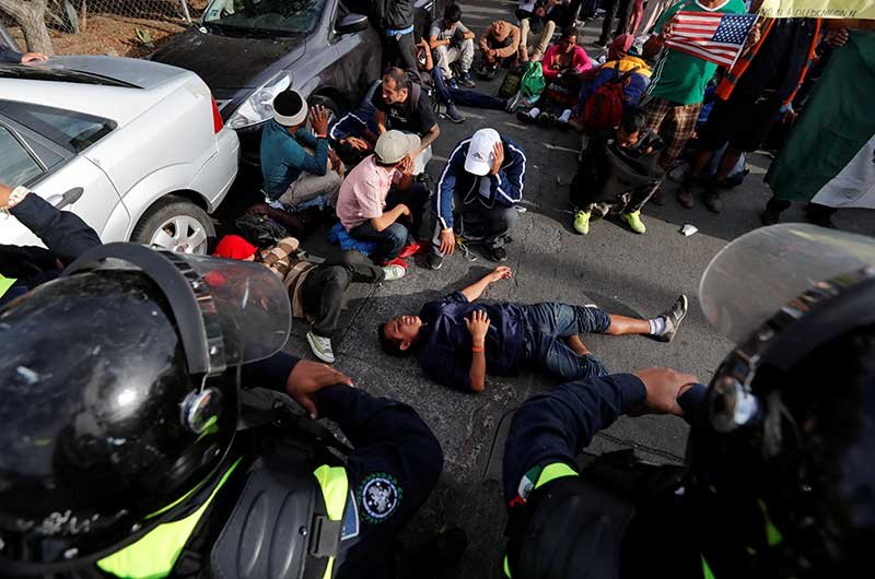 2018-11-23T005637Z_1_LYNXNPEEAM00Q_RTROPTP_4_USA-IMMIGRATION-CARAVAN.JPG
