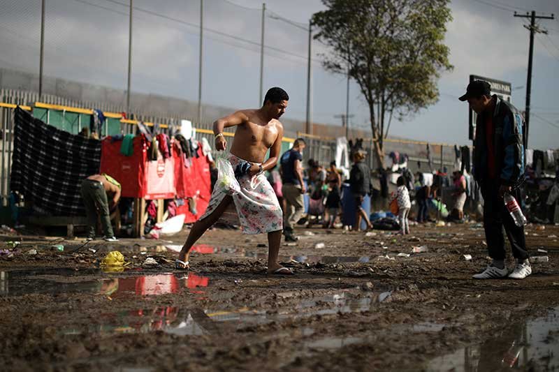 2018-11-28T200337Z_1_LYNXNPEEAR1MF_RTROPTP_4_USA-IMMIGRATION-CARAVAN.JPG