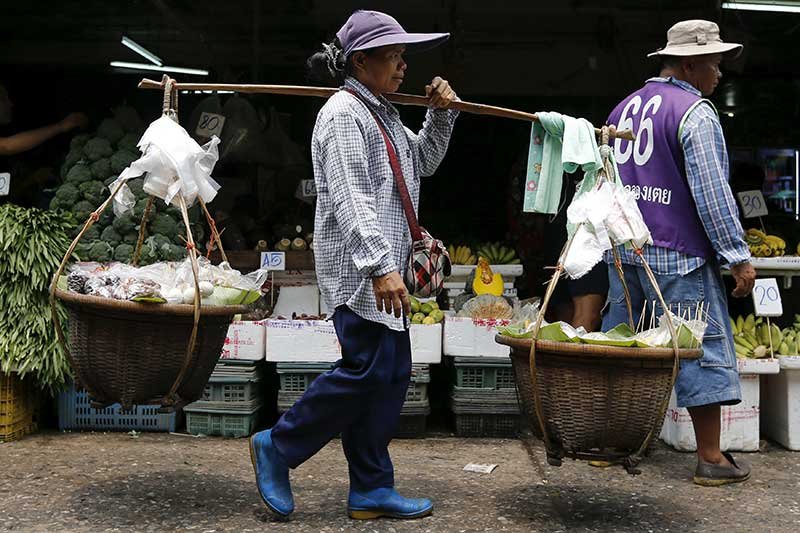 2018-11-30T033855Z_2_LYNXNPEEAT06J_RTROPTP_4_THAILAND-ECONOMY-INFLATION.JPG