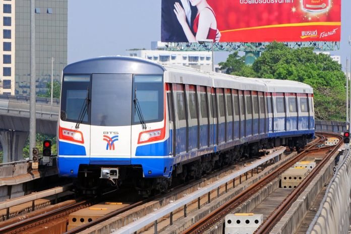 BTSSKYTRAIN-696x464.jpg