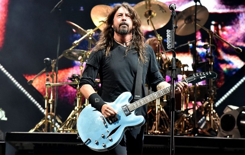 GettyImages-1047044414_FOO_FIGHTERS_2000-1220x775.jpg