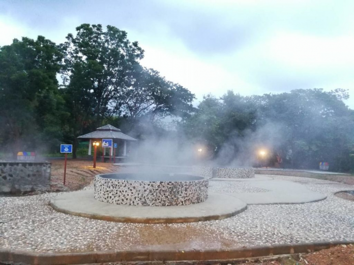 cmhotspring-696x522.png
