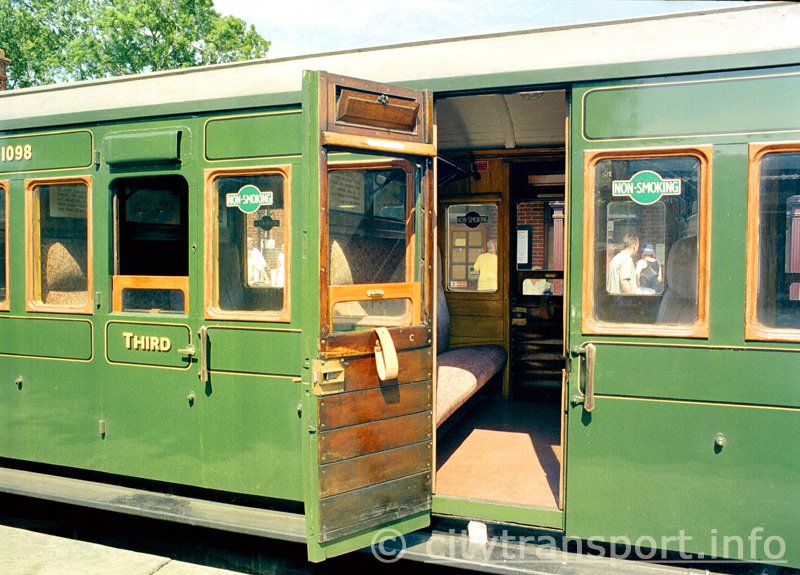 100-Seater-slam-doora.jpg.2ce581577cbecd128580fcc3d724d8a3.jpg