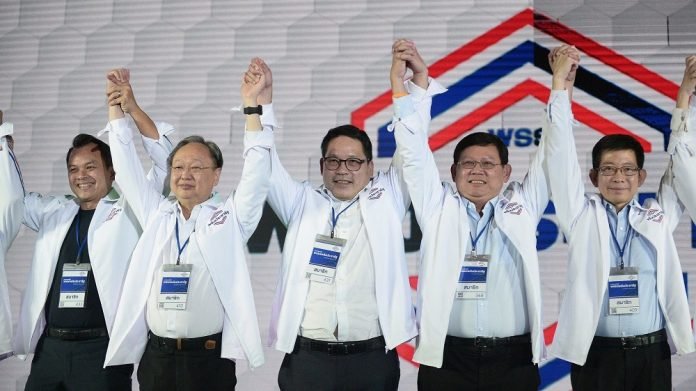 พลังประชารัฐ466-696x391.jpg