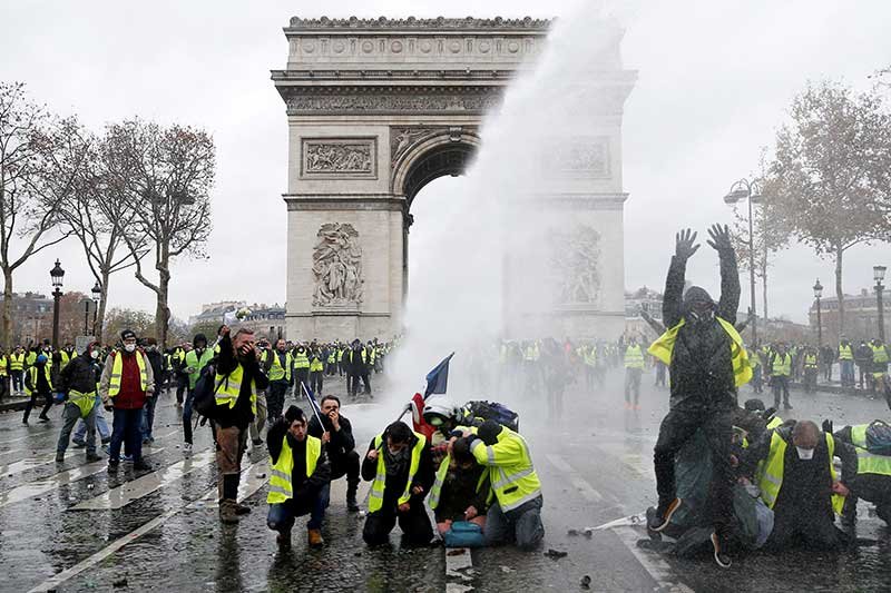 2018-12-02T103347Z_2_LYNXMPEEB10BG_RTROPTP_4_CLIMATE-CHANGE-FRANCE-PROTESTS.JPG