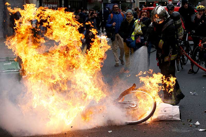 2018-12-09T101300Z_1_LYNXMPEEB806G_RTROPTP_4_FRANCE-PROTESTS.JPG