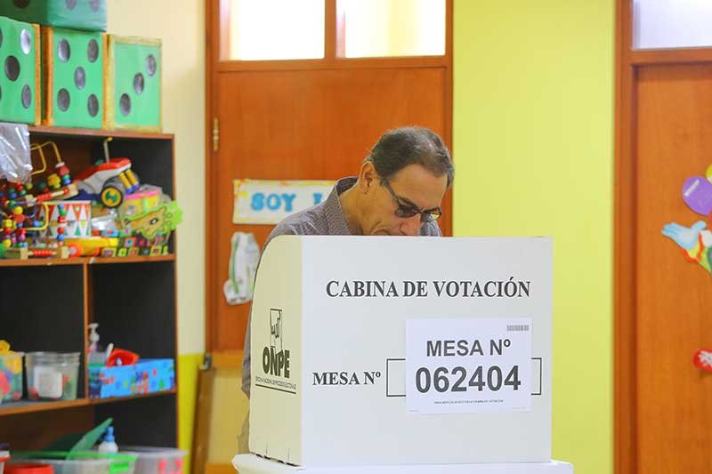 2018-12-09T160424Z_1_LYNXMPEEB80E0_RTROPTP_4_PERU-POLITICS.JPG