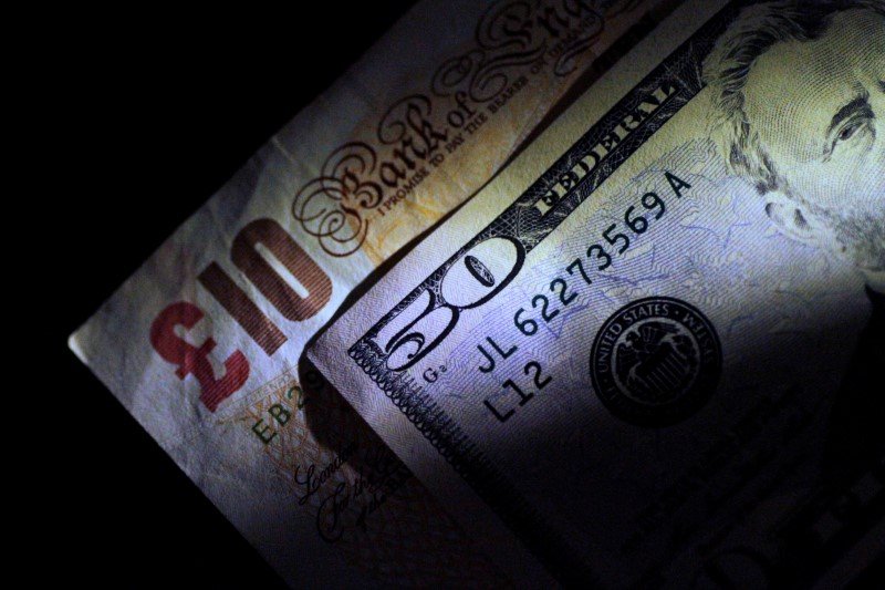 2018-12-11T005608Z_1_LYNXMPEEBA01N_RTROPTP_3_BUSINESS-CURRENCY.JPG