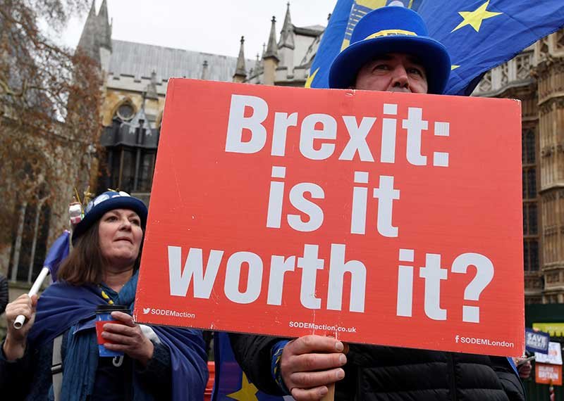 2018-12-12T075731Z_1_LYNXMPEEBB0HG_RTROPTP_4_BRITAIN-EU-STOP-BREXIT-MAN.JPG