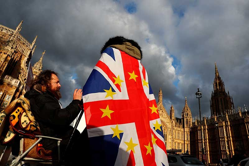 2018-12-16T105139Z_1_LYNXMPEEBF08O_RTROPTP_4_BRITAIN-EU-(1).jpg