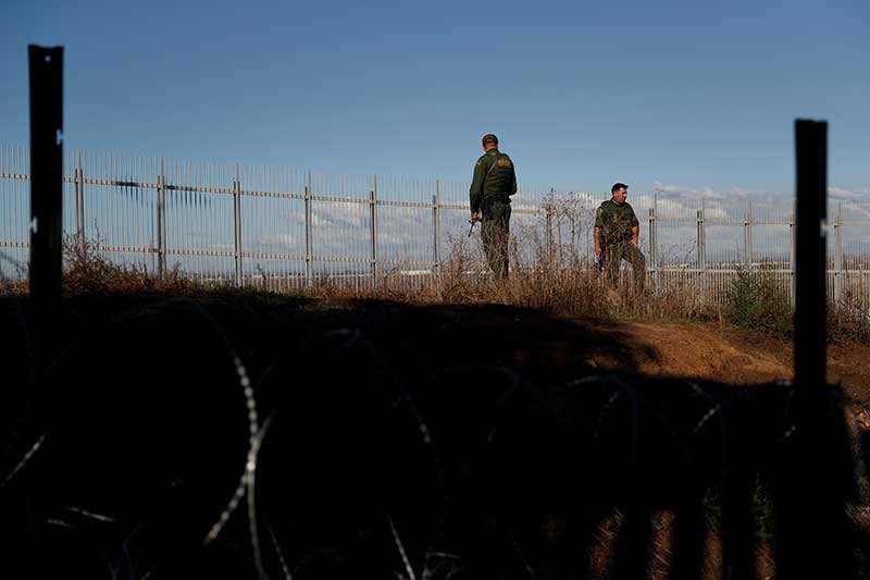 2018-12-19T152915Z_1_LYNXMPEEBI17Y_RTROPTP_4_USA-IMMIGRATION-CARAVAN-(1).jpg