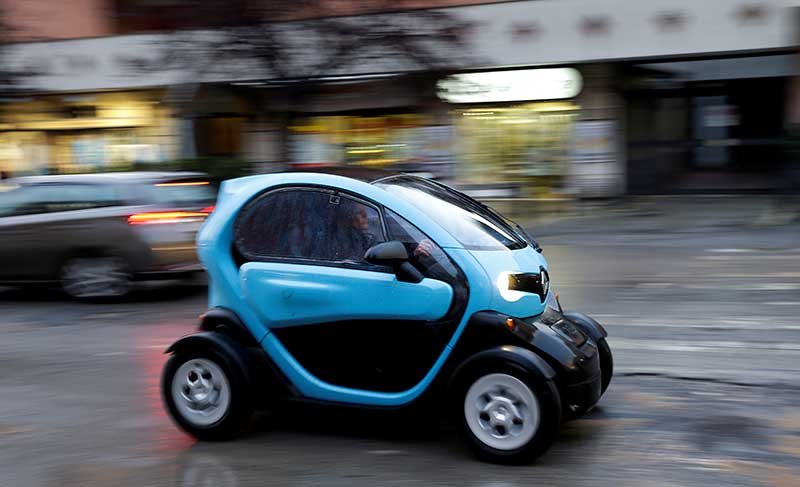 2018-12-23T181425Z_1_LYNXNPEEBM0FF_RTROPTP_4_ITALY-BUDGET-AUTOS.JPG