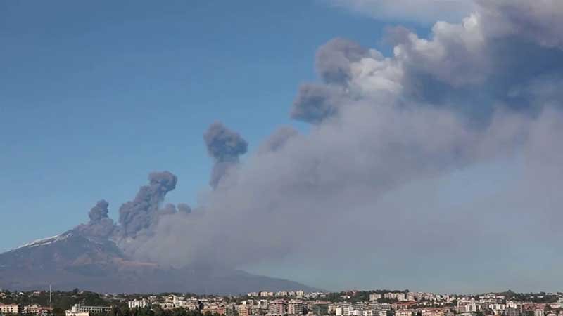2018-12-24T151740Z_2_LYNXNPEEBN0K8_RTROPTP_4_ITALY-ETNA.JPG