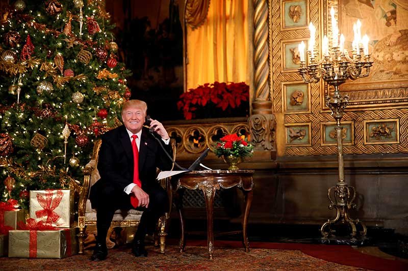 2018-12-24T221136Z_1_LYNXNPEEBN0UG_RTROPTP_4_CHRISTMAS-SEASON-NORAD-SANTA.JPG