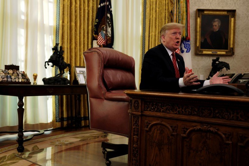 2018-12-25T154825Z_1_LYNXNPEEBO0FH_RTROPTP_3_USA-TRUMP-SHUTDOWN.JPG