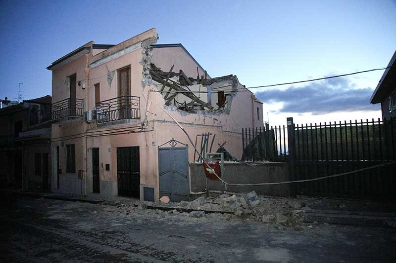 2018-12-26T164555Z_1_LYNXNPEEBP0Q2_RTROPTP_4_ITALY-QUAKE.JPG