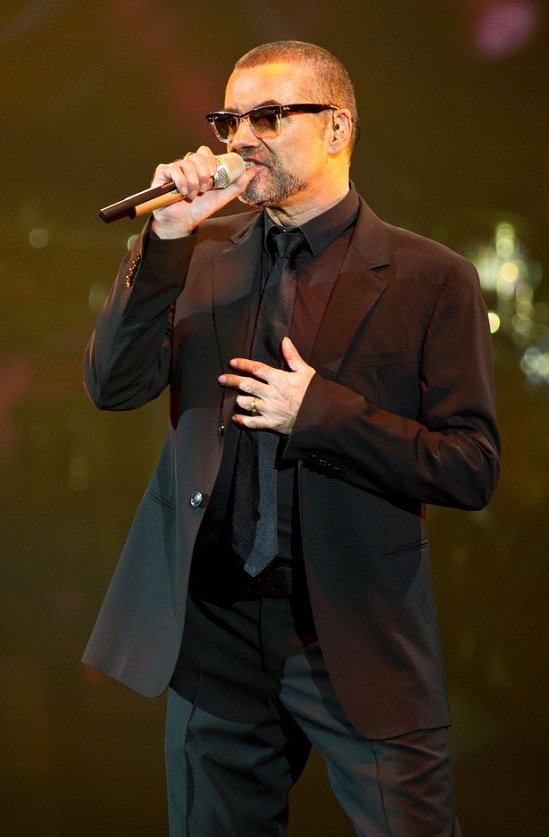 4_PROD-George-Michael-In-Concert-in-Paris.jpg